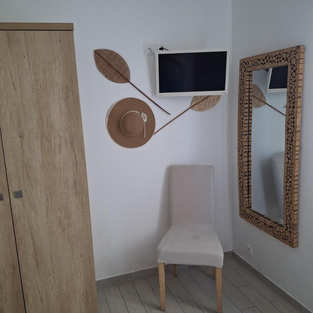 Mistral Appartements Port-Saint-Louis-du-Rhone Luaran gambar